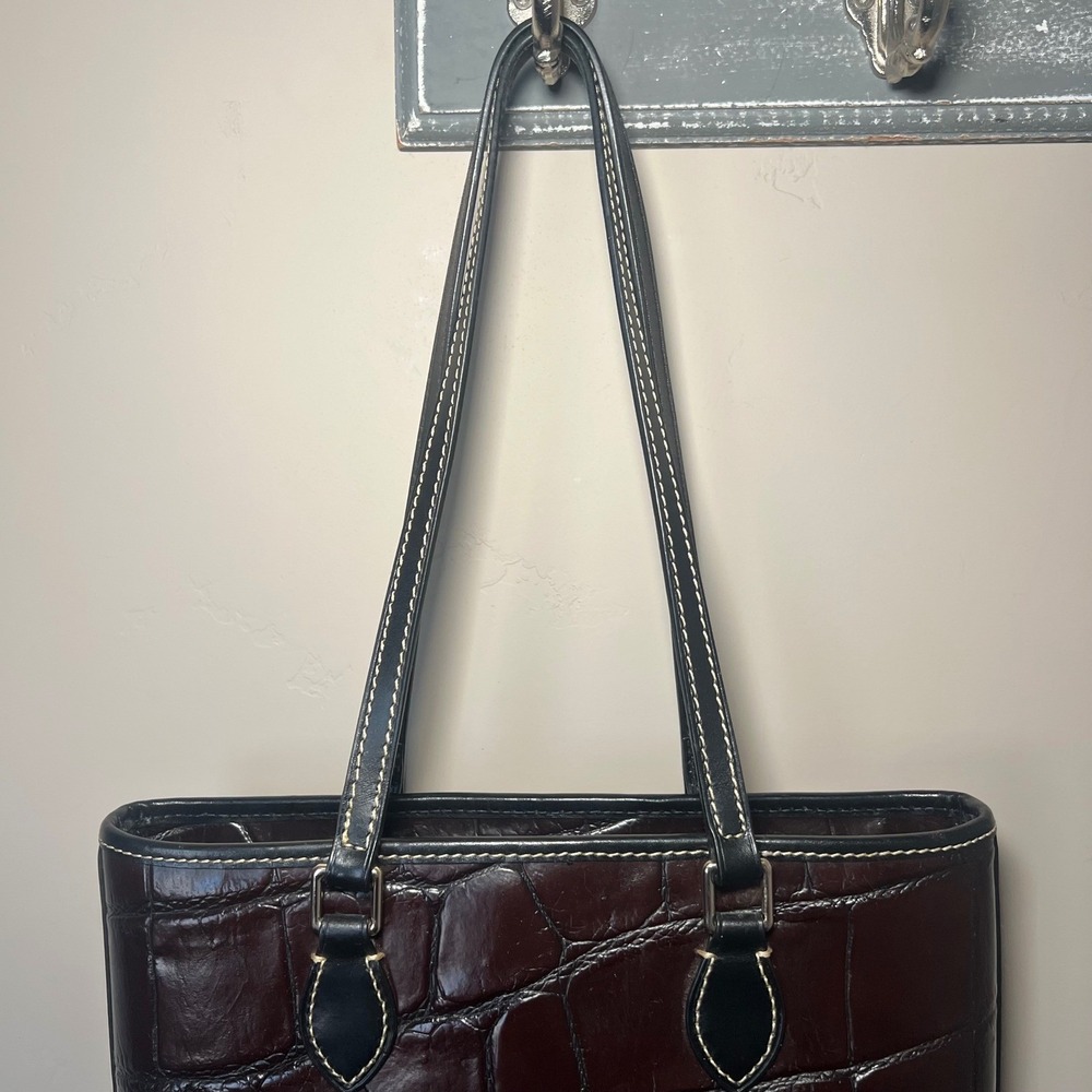 Dooney‎ & Bourke Denison Brielle Espresso Croc Embossed Leather Tote Black Trim - Picture 3 of 16